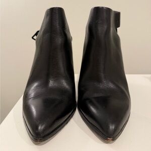 Pour La Victoire Black Leather Heels